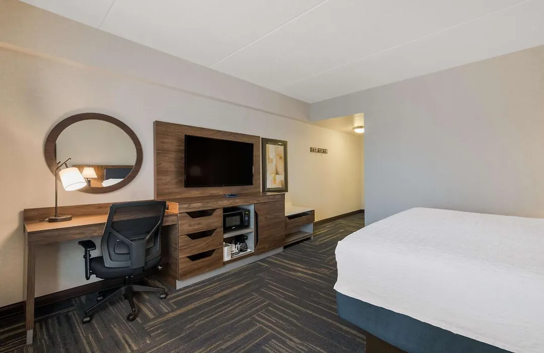 Hampton Inn & Suites Plattsburgh-1